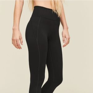 Black Compressive Mid-Rise Legging